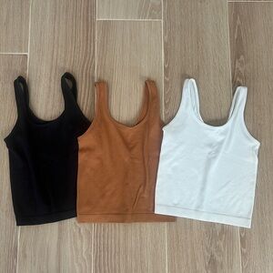 3 stretchy seamless tanks